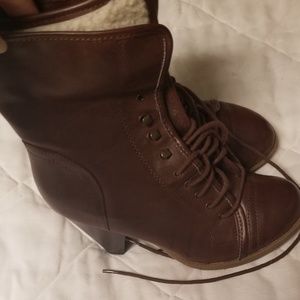 Womens heeled laced up boots